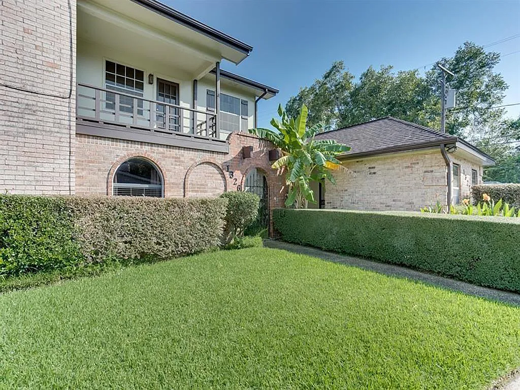 4 bed, 2.0 bath, 2182 sqft, $1,595 — Photo 2