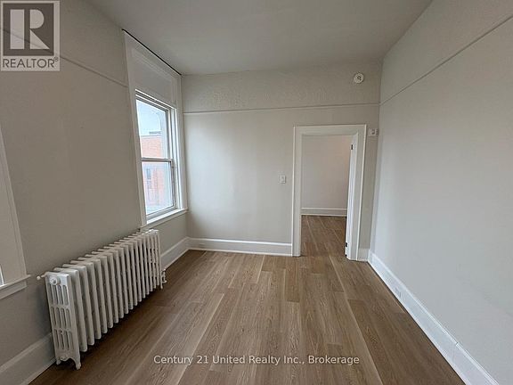 2nd image of 172.5 Hunter St W #4