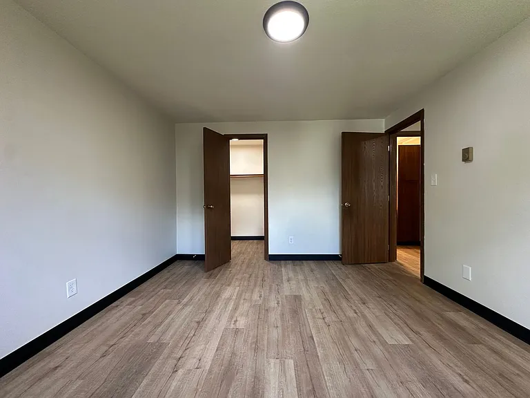 311 S Andrews St — Photo 6
