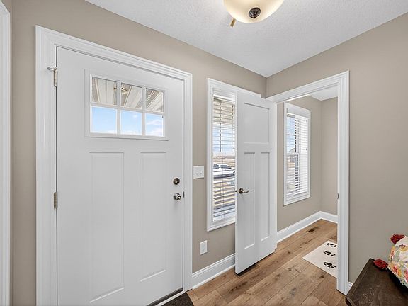 3rd image of 4228 Silver Ridge Pl NW