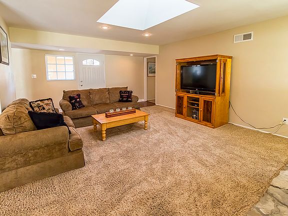 3rd image of 325 Burton Ct