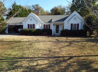 326 Weeping Willow Dr, Seneca, SC 29672