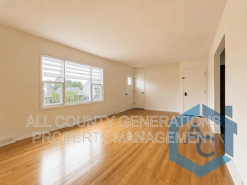 3 bed, 1.0 bath, $1,575 — Photo 4