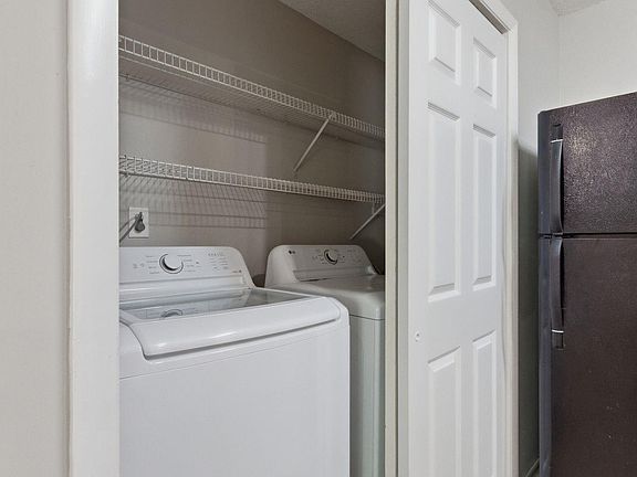 4th image of 4932 Seven Pine Cir #4932