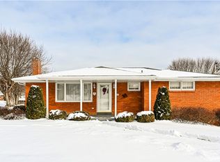 704 Sherwood Cir, Youngwood, PA 15697