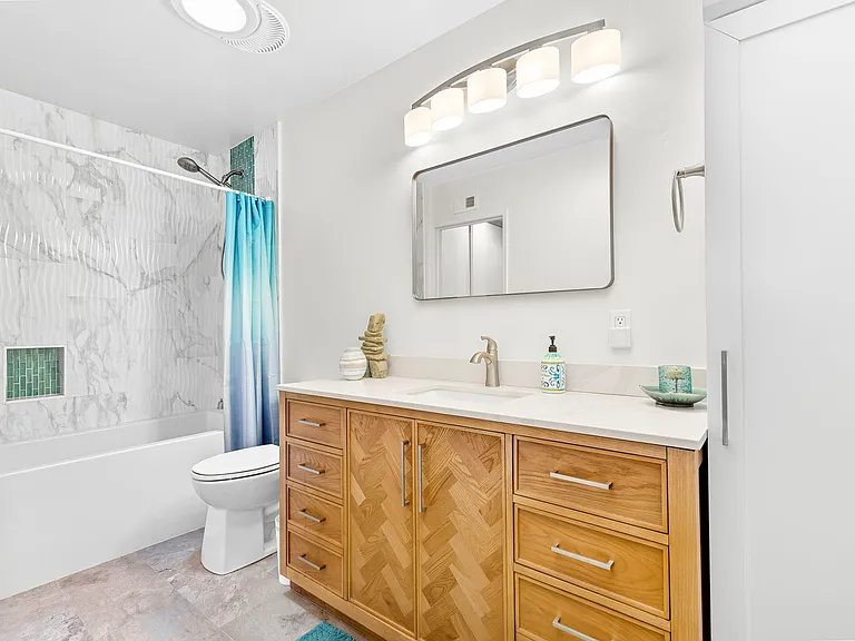 2033 Shady Tree Ln — Photo 12