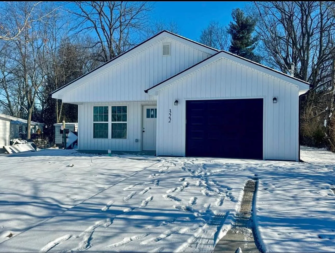 3 bed, 1300 sqft, $1,975 — Photo 1