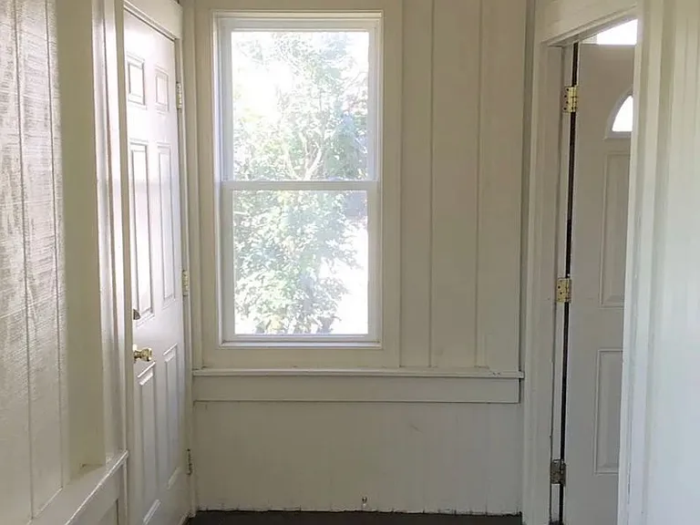 Student Housing 5 bedroom House Available Now & 2026-2027 School Year! — Photo 20