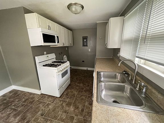 5th image of 2024 Scott St