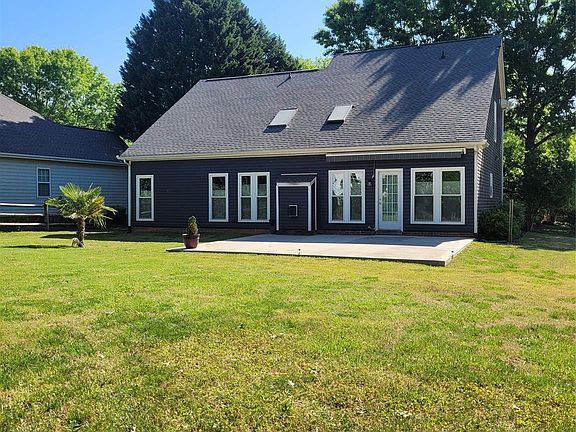 3rd image of 103 Pamlico Ln