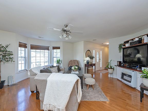 5th image of 39 Perkins Ct