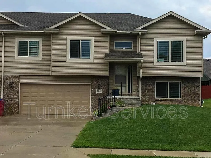 4 bed, 3.0 bath, 1900 sqft, $2,100 — Photo 1