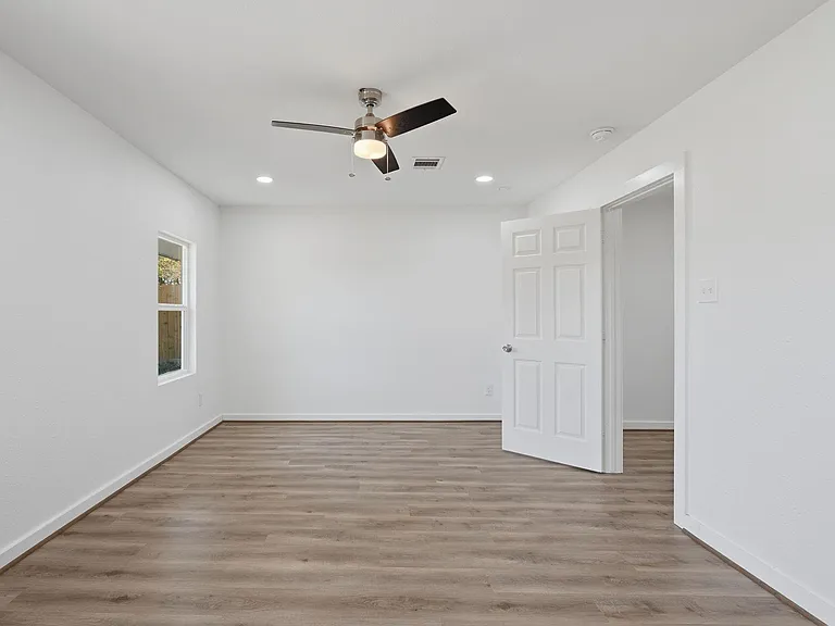 5962 Ridgeway Dr — Photo 11