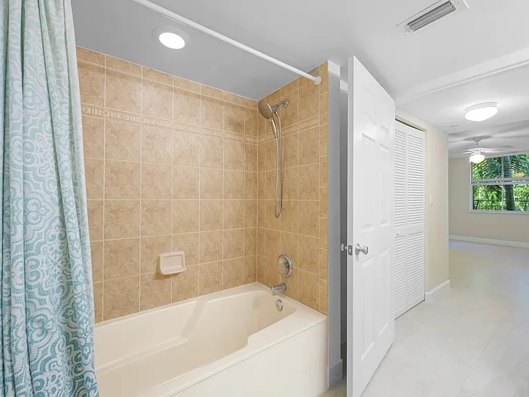 619 E Sheridan St #106 — Photo 18