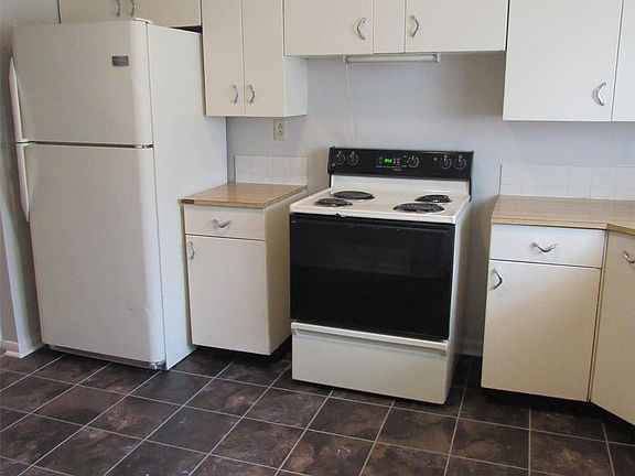 3rd image of 1409 Crescent Dr