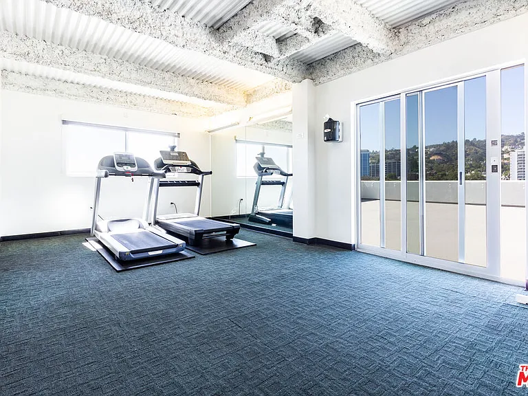 838 N Doheny Dr #203 — Photo 31
