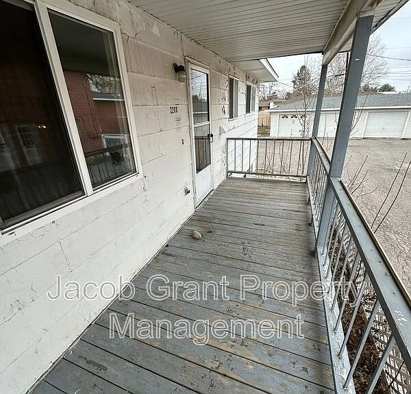 2208 Saint Clair Rd — Photo 10