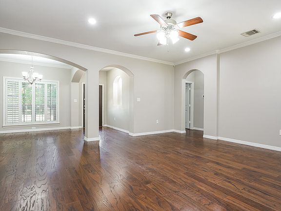 4th image of 102 Cottonwood Trl