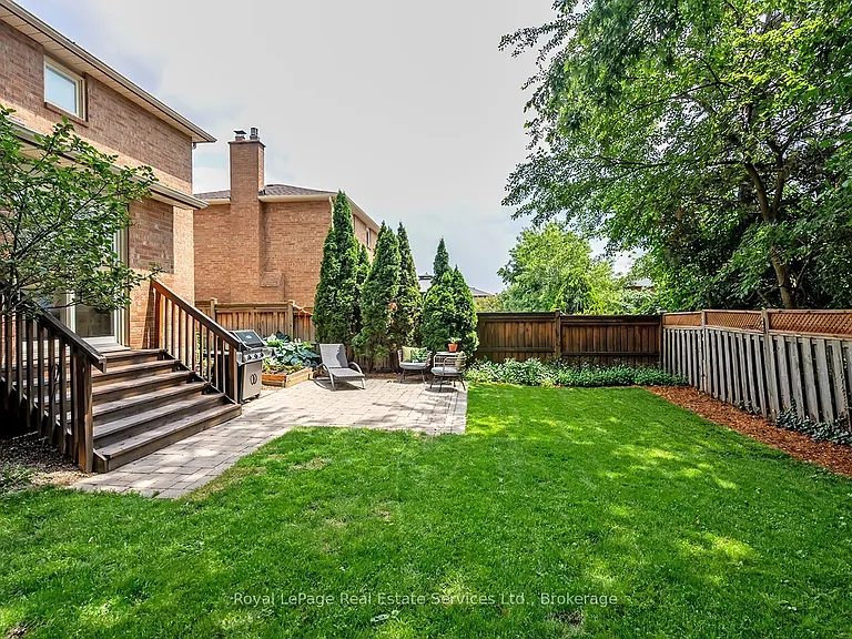 1484 Princeton Cres — Photo 29