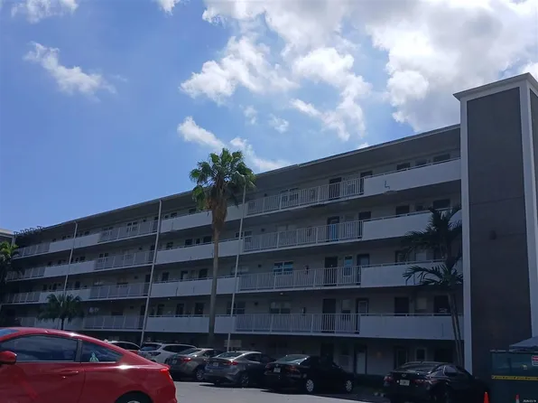 4800 Hillcrest Ln, Hollywood, FL 33021