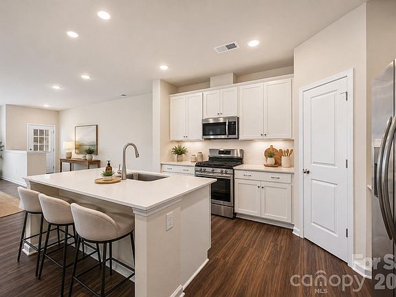 3rd image of 4503 Potters Wheel Dr