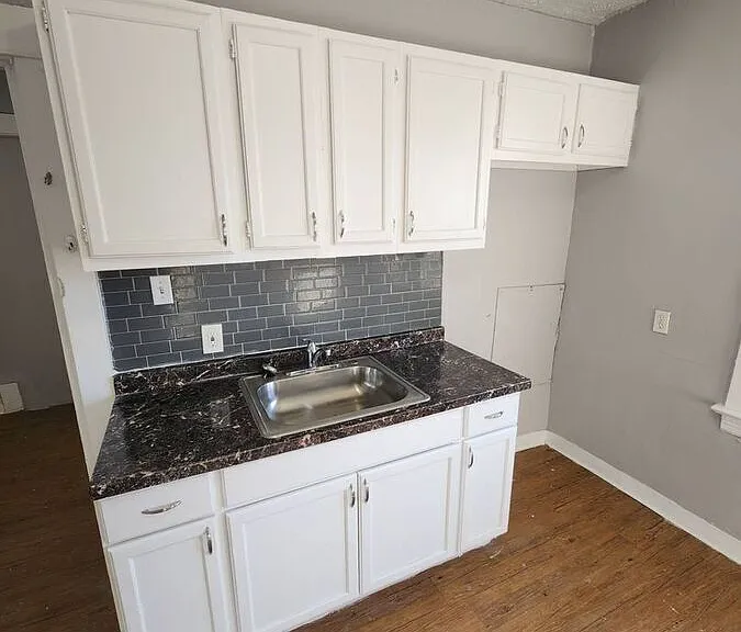 11702 Honeydale Ave #UP — Photo 10