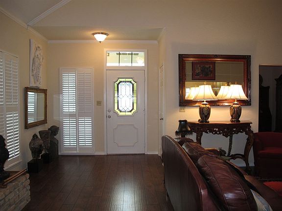 4th image of 906 S Franklin Dr