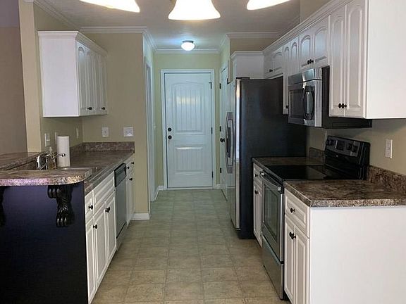 4th image of 548 Lory Ln