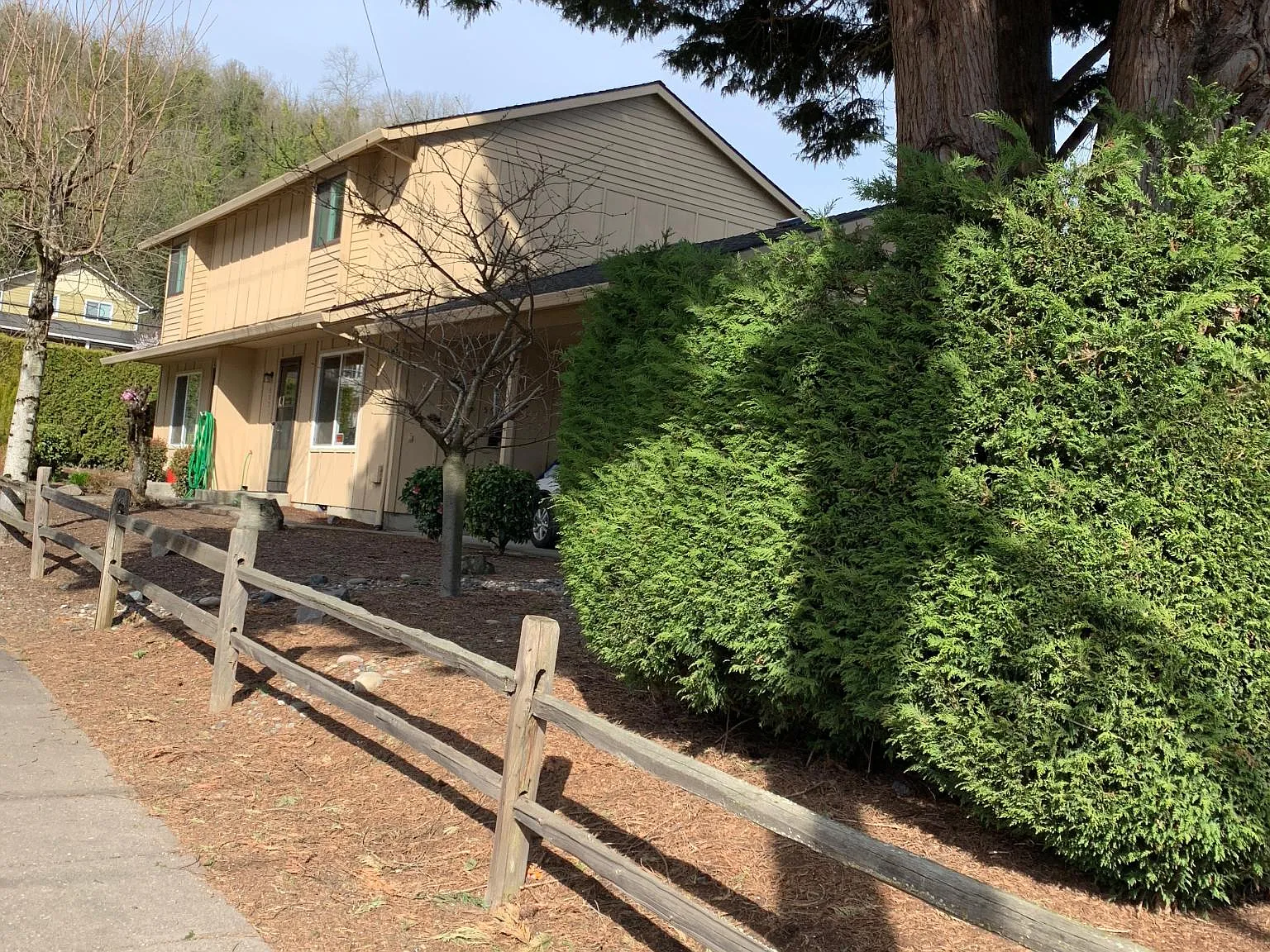2 bed, 1.5 bath, 1050 sqft, $2,200 — Photo 2