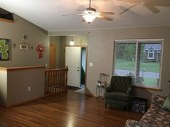 5th image of 413 E Yeager St