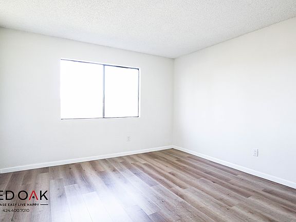 5th image of 11823 Victory Blvd #307