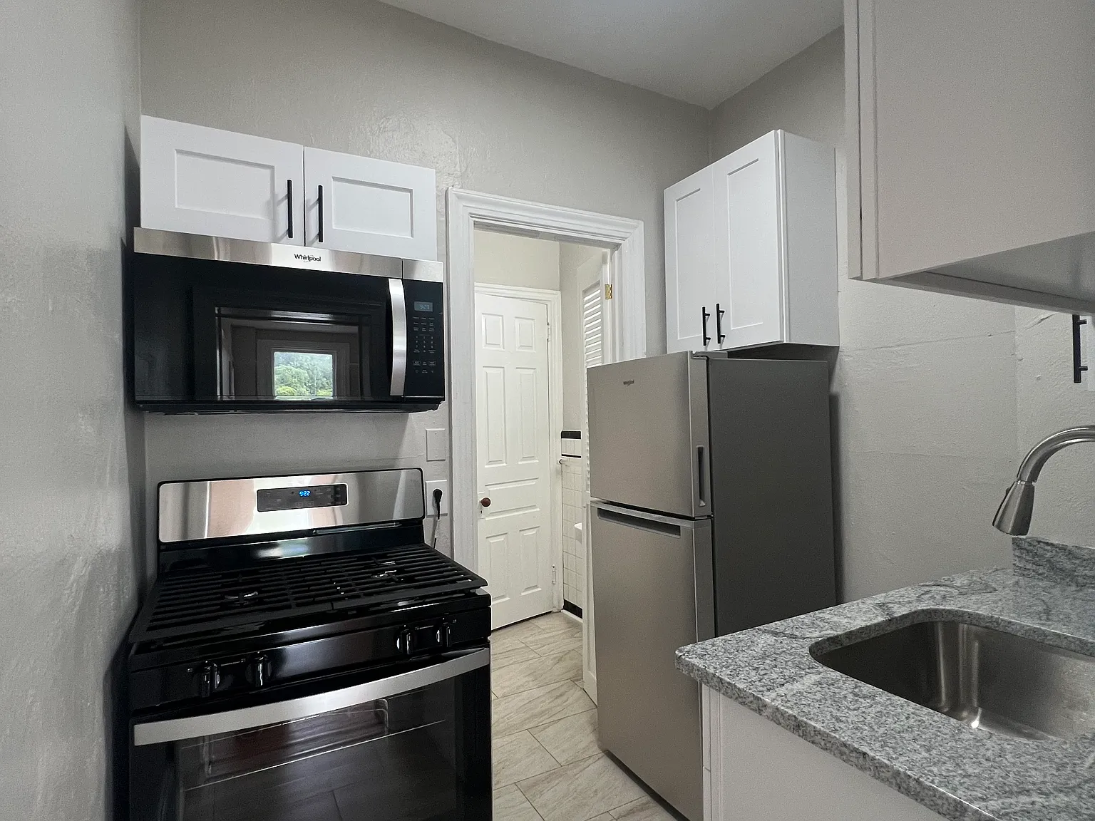Studio, 400 sqft, $1,095 — Photo 3