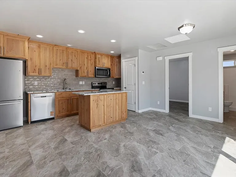 254 Monroe St #2 — Photo 2