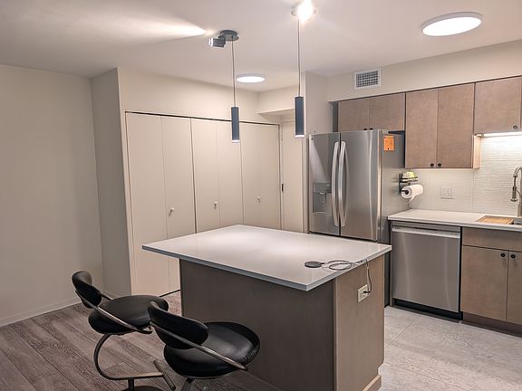 2nd image of 1516 Hinman Ave APT 804