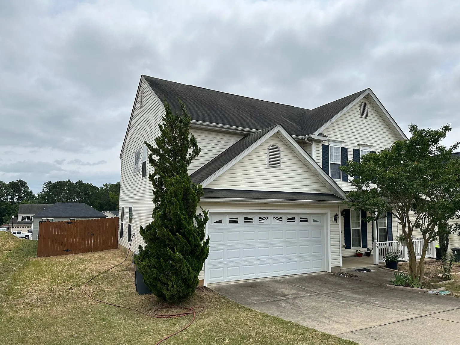 4 bed, 2.5 bath, 2135 sqft, $2,200 — Photo 3