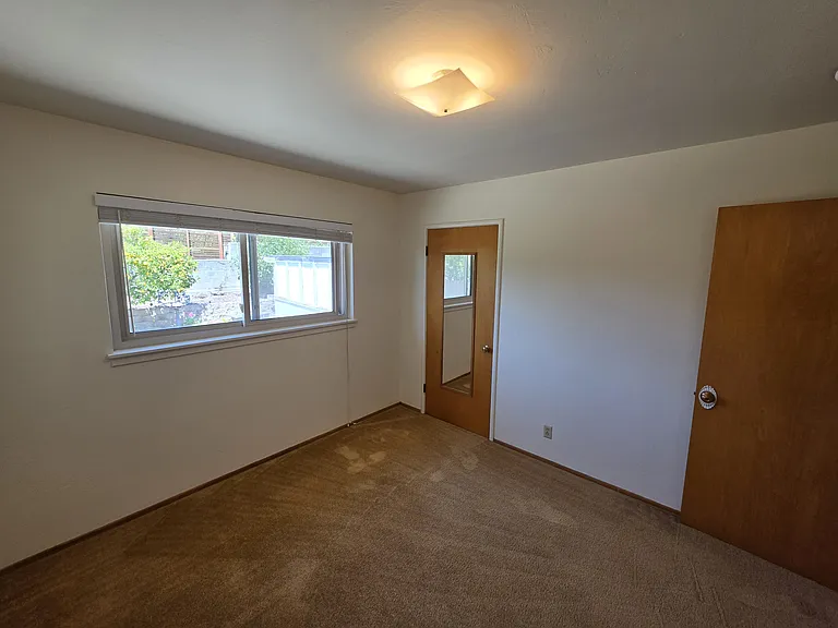 1744 Wesley Ave — Photo 20