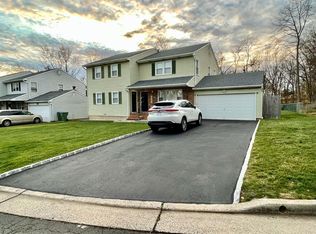 10 Jill Ct, Edison, NJ 08817