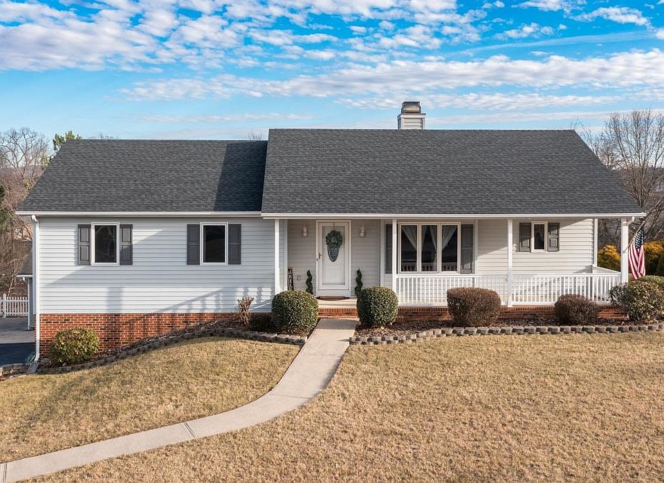 1st image of 20 Wyndham Hill Dr