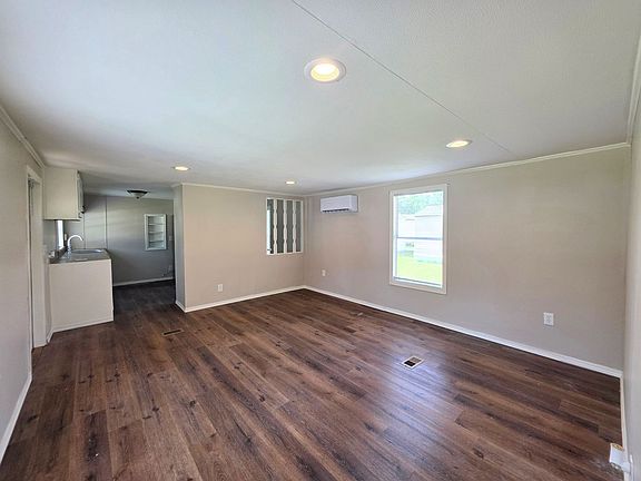 3rd image of 2821 Hillcrest Ave #7