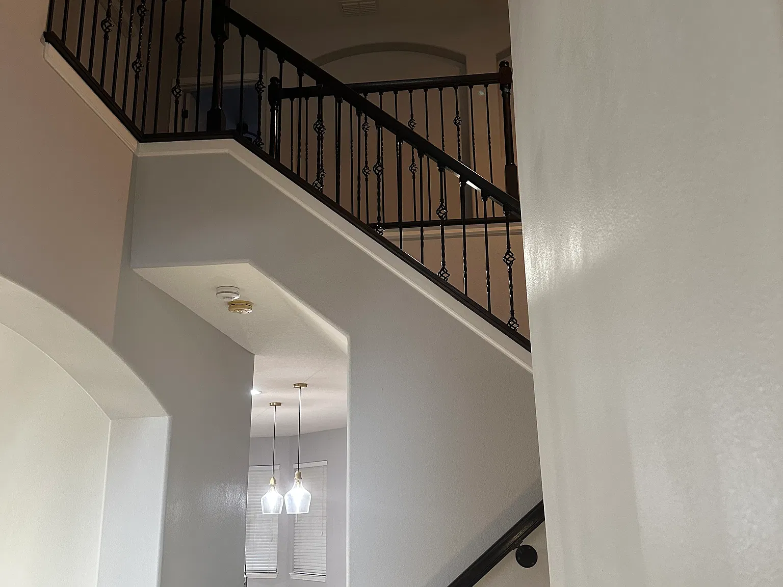 5 bed, 3.5 bath, 3634 sqft, $3,600 — Photo 2