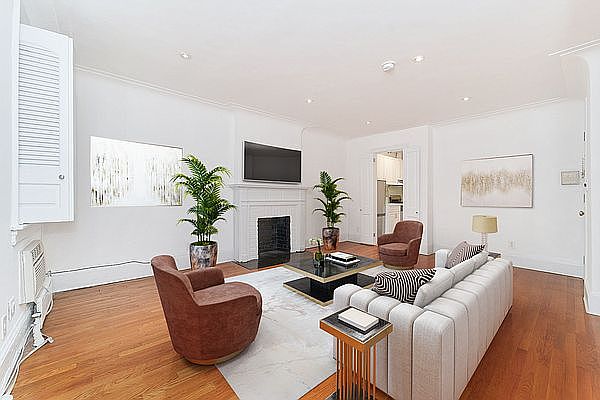 1st image of 25 E 38th St APT 1R