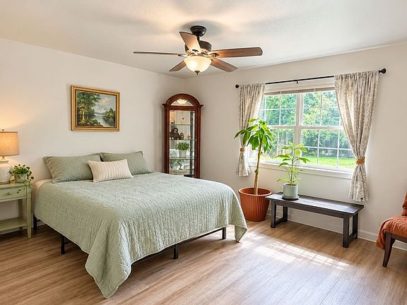 4th image of 719 DAWN LN