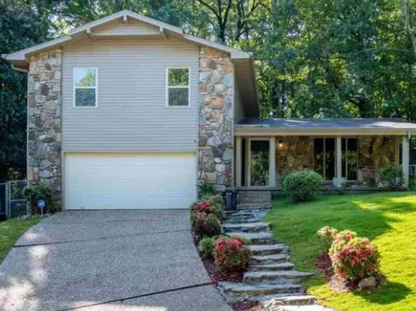 15 Breeds Hill Ct, Little Rock, AR 72211