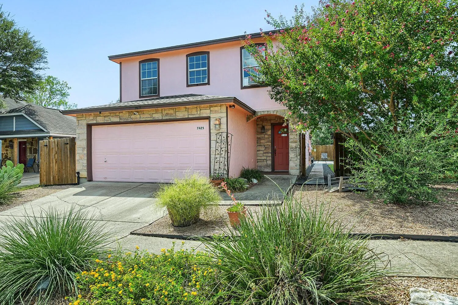 3 bed, 2.5 bath, 1554 sqft, $2,200 — Photo 3