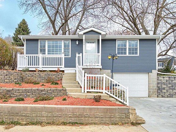 2nd image of 909 Sunnyside Ave