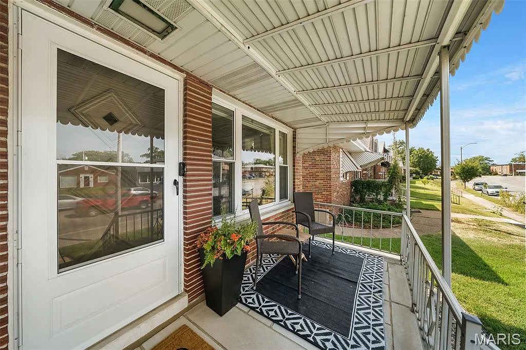 2 bed, 1026 sqft, $1,900 — Photo 3