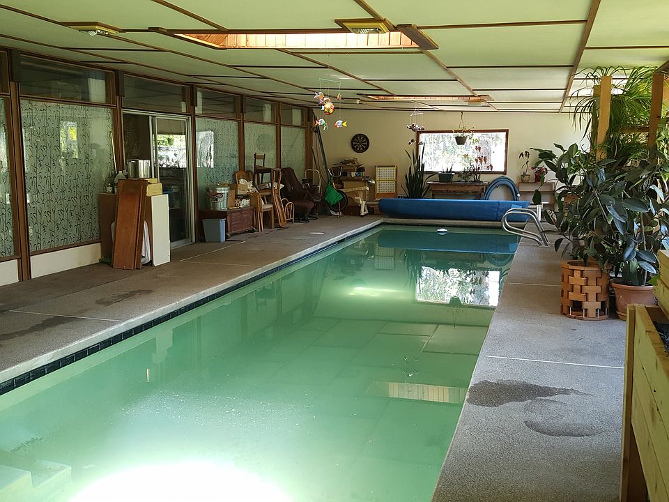 indoor pool rec area