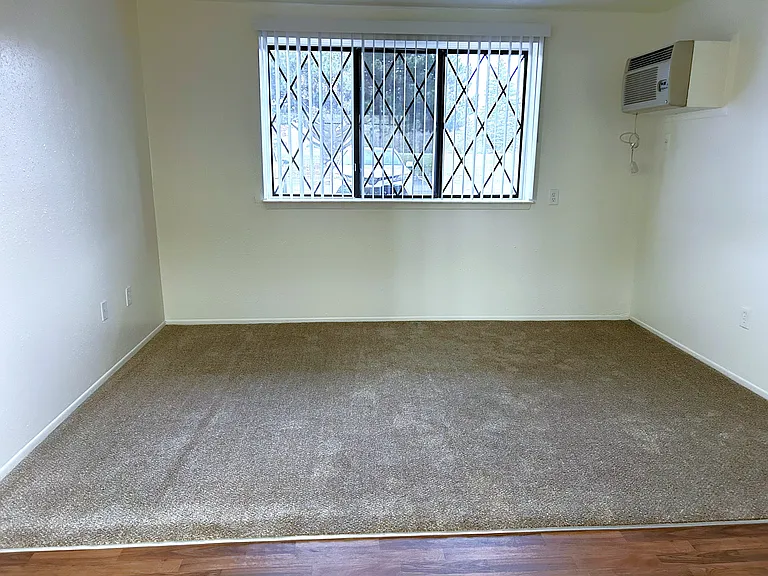 Huntington Place Apartments — Photo 33