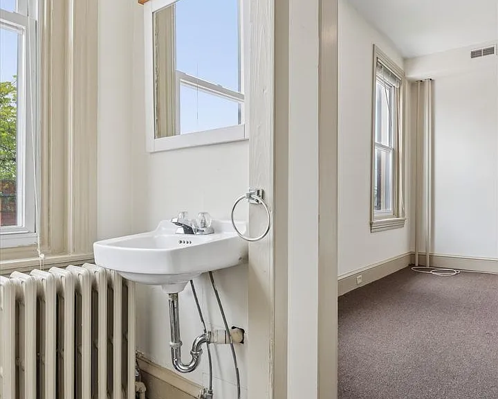 421 N Walnut St — Photo 14