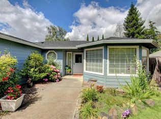 1527 Valley View Dr, Medford, OR 97504